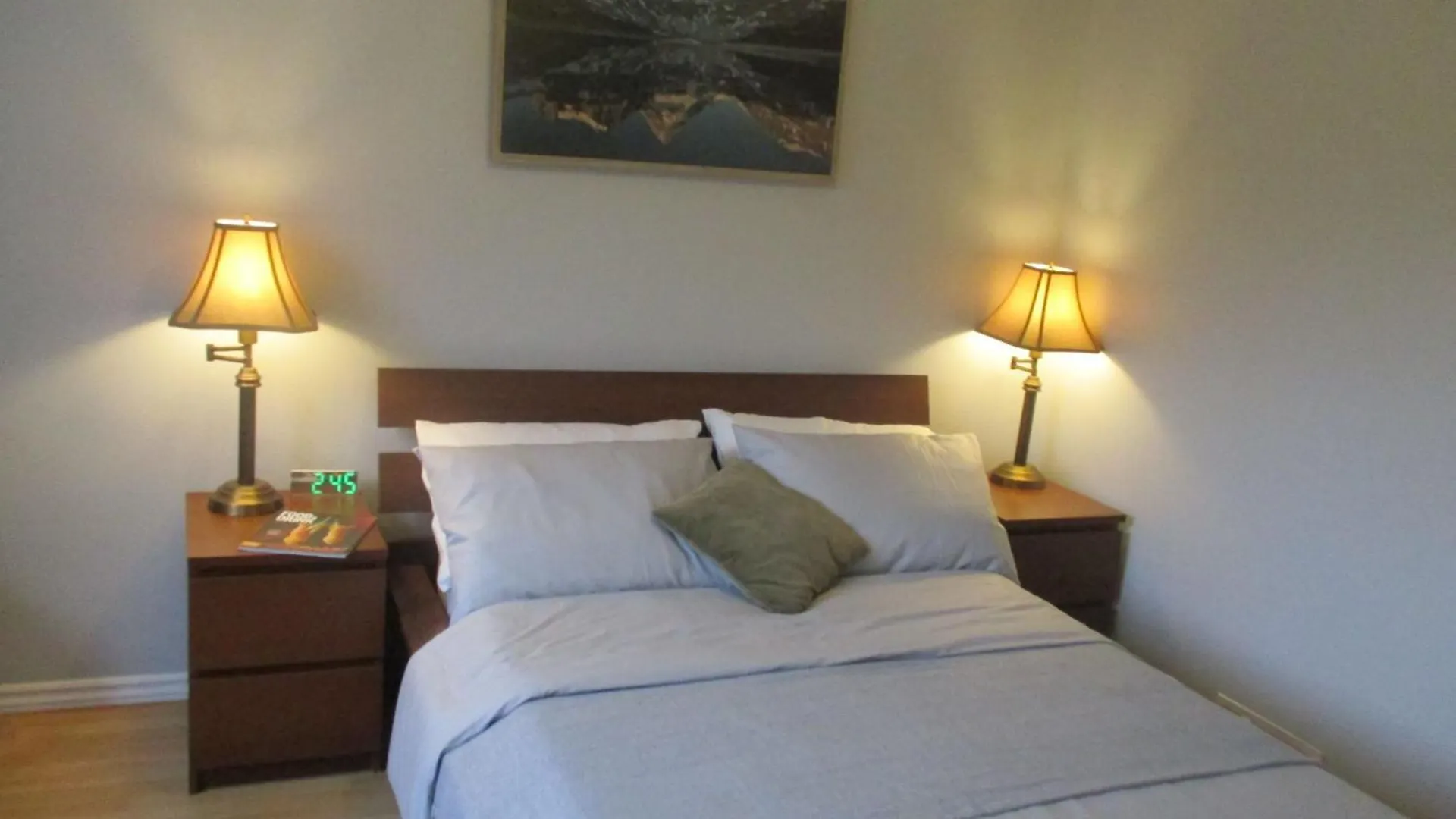 High Park Double Room With Exclusive Washroom Kitchen And Living Rooms contacts