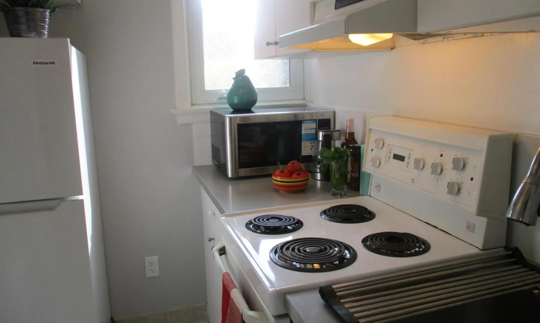 شقة High Park Double Room With Exclusive Washroom Kitchen And Living Rooms تورونتو